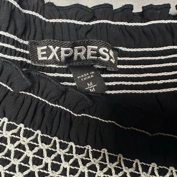 Express Short Sleeved Light-Weight Blouse in Black with White Detailing Medium - Picture 6 of 8